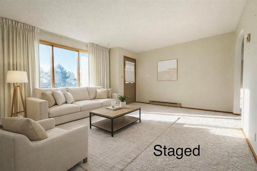 244 Centennial Crescent, Melita, MB - Indoor Photo Showing Living Room