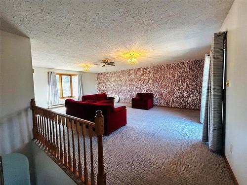 Recreational room on upper level - 244 Centennial Crescent, Melita, MB - Indoor
