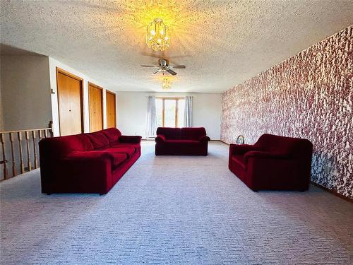 244 Centennial Crescent, Melita, MB - Indoor