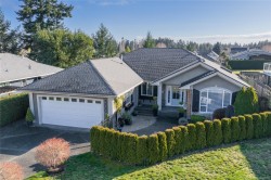 500 Muirfield Close  Qualicum Beach, BC V9K 2J9