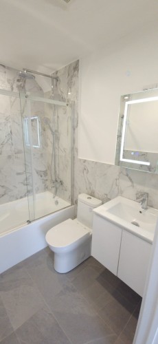 Master Bathroom - 2324 Boul. Keller, Montréal (Saint-Laurent), QC - Indoor Photo Showing Bathroom