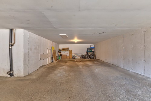 Barn - 302-2540 Rue St-Antoine O., Montréal (Le Sud-Ouest), QC - Indoor Photo Showing Garage