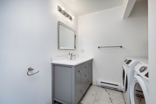 Laundry - 302-2540 Rue St-Antoine O., Montréal (Le Sud-Ouest), QC - Indoor Photo Showing Laundry Room