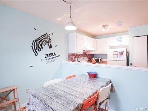 Coin-repas - 5-3615 Boul. Des Trinitaires, Montréal (Le Sud-Ouest), QC - Indoor