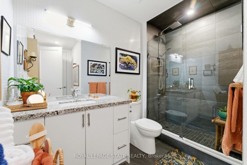 Ph4-112 King Street E, Hamilton, ON - Indoor Photo Showing Bathroom