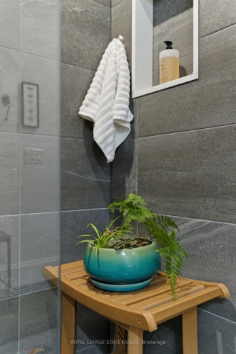 Ph4-112 King Street E, Hamilton, ON - Indoor Photo Showing Bathroom