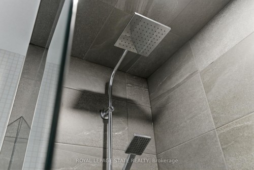 Ph4-112 King Street E, Hamilton, ON - Indoor Photo Showing Bathroom