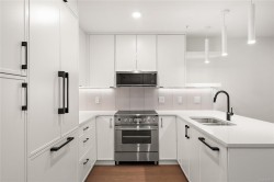 TH2-1102 Esquimalt Rd  Esquimalt, BC V9A 0L3