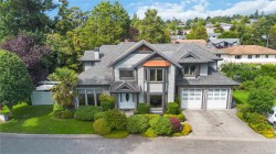 1702 De Sousa Pl  Saanich, BC V8N 3L2