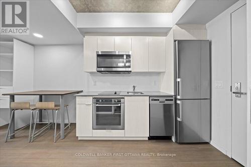 2308 - 105 Champagne Avenue S, Ottawa, ON - Indoor Photo Showing Kitchen With Upgraded Kitchen