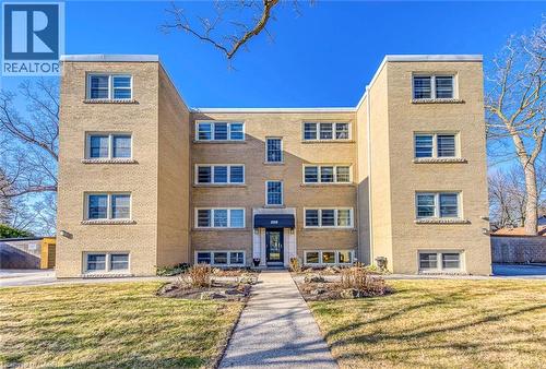 288 REYNOLDS Street Unit# 1  Oakville, ON L6J 3L4