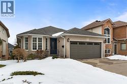 51 REDTAIL Crescent  Hamilton, ON L9B 2R5