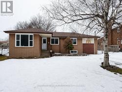 43 FAIRGLEN AVENUE  Toronto, ON M1T 1G8