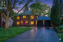 40 STONEMANSE COURT  Toronto, ON M1G 3V3