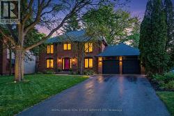 40 STONEMANSE COURT  Toronto, ON M1G 3V3