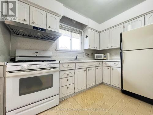 403 Denlow Avenue, Hamilton, ON - Indoor Photo Showing Kitchen