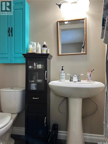 816 8Th Avenue, Rosthern, SK - Indoor Photo Showing Bathroom