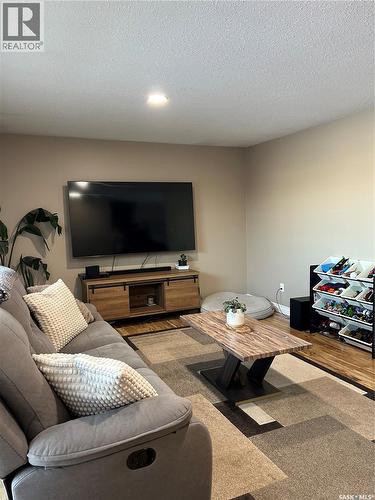 816 8Th Avenue, Rosthern, SK - Indoor