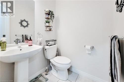 575 Woodward Avenue, Hamilton, ON - Indoor Photo Showing Bathroom
