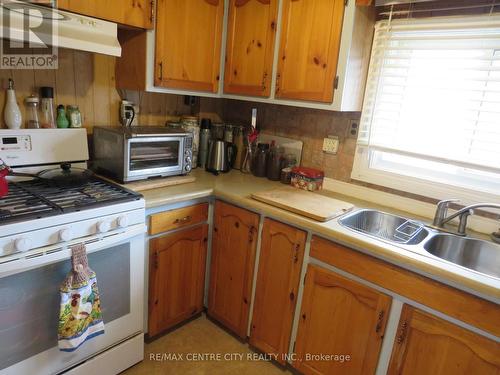 kitchen, gas stove - 5 - 198 Springbank Drive, London South (South D), ON - Indoor Photo Showing Kitchen With Double Sink
