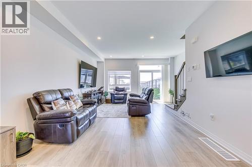 51 Sparrow Avenue Unit# 90, Cambridge, ON - Indoor Photo Showing Living Room