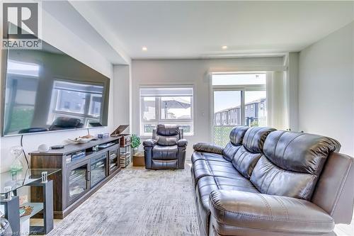 51 Sparrow Avenue Unit# 90, Cambridge, ON - Indoor Photo Showing Living Room
