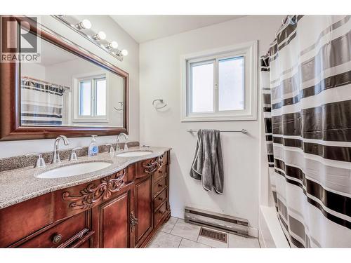 494 Killarney Way, Vernon, BC - Indoor Photo Showing Bathroom
