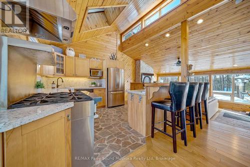 587 Centre Road, Mckellar, ON - Indoor Photo Showing Kitchen With Upgraded Kitchen