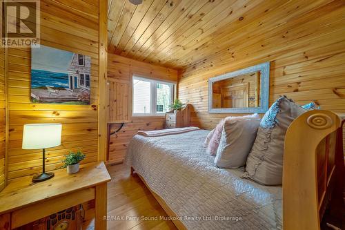 587 Centre Road, Mckellar, ON - Indoor Photo Showing Bedroom