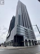 3511 - 395 SQUARE ONE DRIVE  Mississauga, ON L5B 0P6