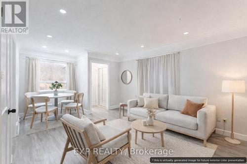 16 Ainslie Avenue, Hamilton, ON - Indoor Photo Showing Living Room