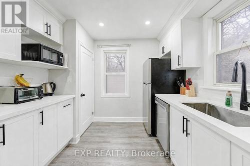 16 Ainslie Avenue, Hamilton, ON - Indoor Photo Showing Kitchen