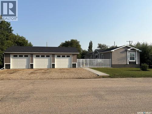 151 2Nd Avenue, Bengough, SK - Outdoor