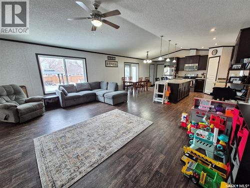 151 2Nd Avenue, Bengough, SK - Indoor Photo Showing Living Room
