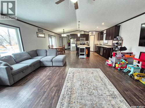 151 2Nd Avenue, Bengough, SK - Indoor Photo Showing Living Room