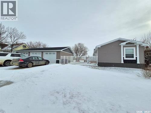 151 2Nd Avenue, Bengough, SK - Outdoor