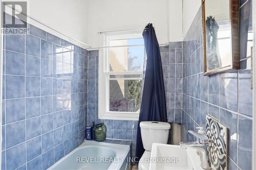 164 Macnab Street N, Hamilton, ON - Indoor Photo Showing Bathroom