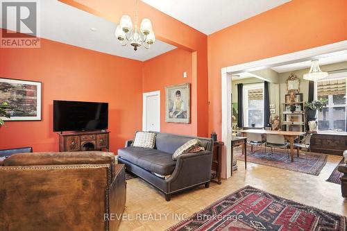 164 Macnab Street N, Hamilton, ON - Indoor Photo Showing Living Room