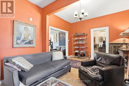 164 Macnab Street N, Hamilton, ON - Indoor Photo Showing Living Room