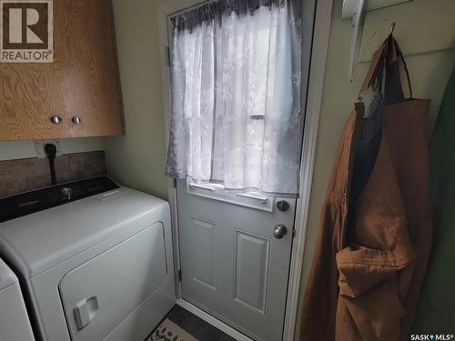 102 Jubilee Bay, Unity, SK - Indoor Photo Showing Laundry Room