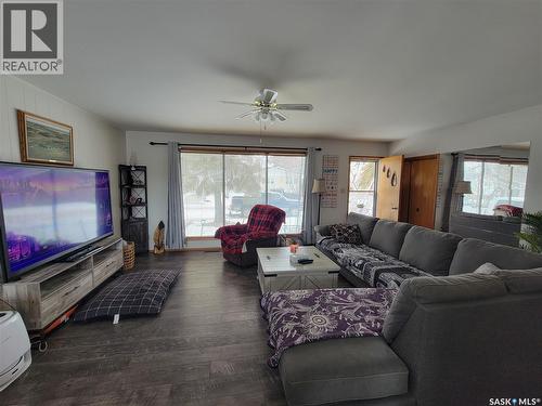 102 Jubilee Bay, Unity, SK - Indoor Photo Showing Living Room