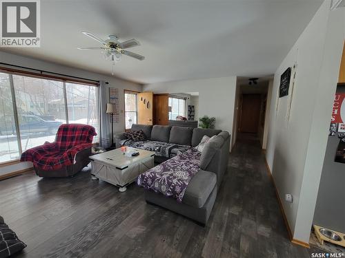 102 Jubilee Bay, Unity, SK - Indoor Photo Showing Living Room