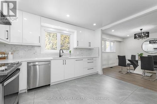 2007 Tawney Road, Ottawa, ON - Indoor Photo Showing Kitchen With Upgraded Kitchen