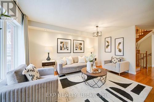 21 Westcliffe Crescent, Richmond Hill, ON - Indoor Photo Showing Living Room