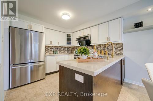 21 Westcliffe Crescent, Richmond Hill, ON - Indoor Photo Showing Kitchen