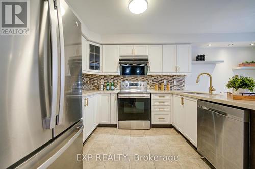 21 Westcliffe Crescent, Richmond Hill, ON - Indoor Photo Showing Kitchen With Upgraded Kitchen