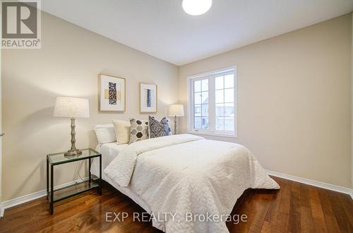 21 Westcliffe Crescent, Richmond Hill, ON - Indoor Photo Showing Bedroom