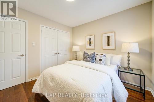 21 Westcliffe Crescent, Richmond Hill, ON - Indoor Photo Showing Bedroom