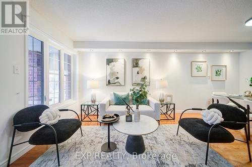 21 Westcliffe Crescent, Richmond Hill, ON - Indoor Photo Showing Other Room