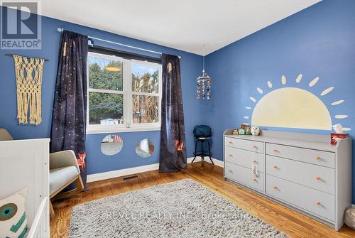 399 Pepper Drive, Burlington, ON - Indoor Photo Showing Other Room